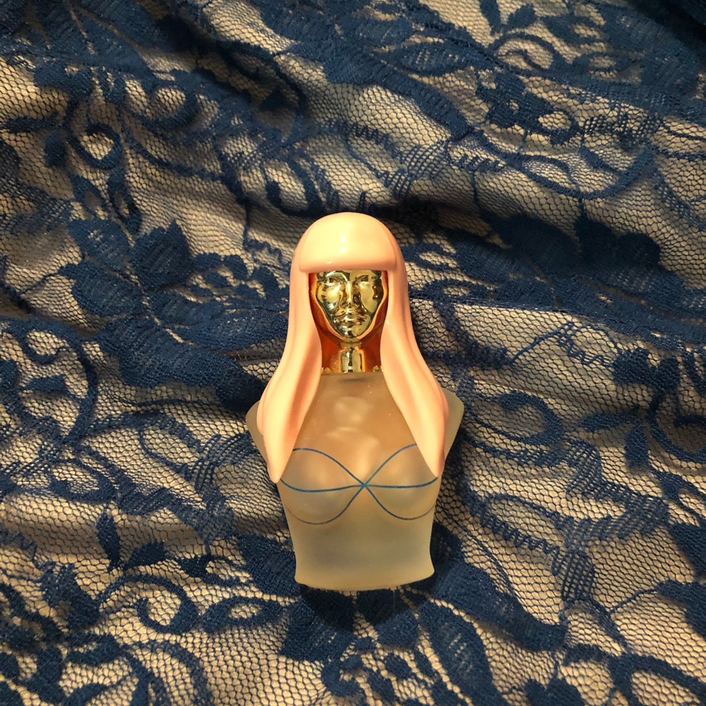 Nicki manage pure fume bottle